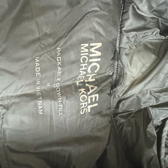 ⭐️ Firm Price⭐️ Like new, Michael Kors Puffer down jacket green Medium - Picture 3 of 7